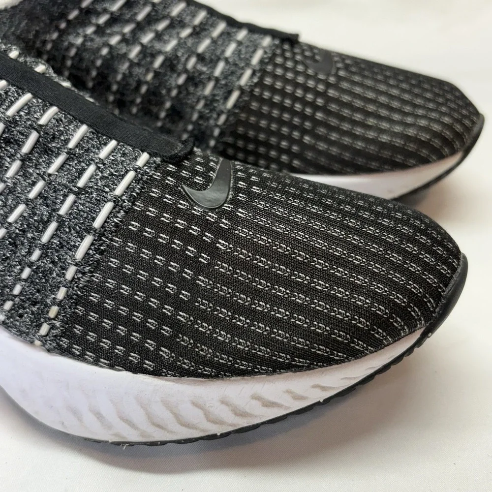 Nike React Phantom Run Flyknit 2 Women's Size 10 Running Shoes Black White Oreo